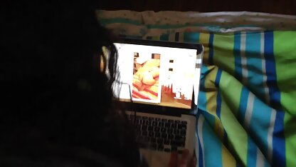 O bonitinho masturba-se a refazer o quero ver filme de pornô de graça ex-rapaz.